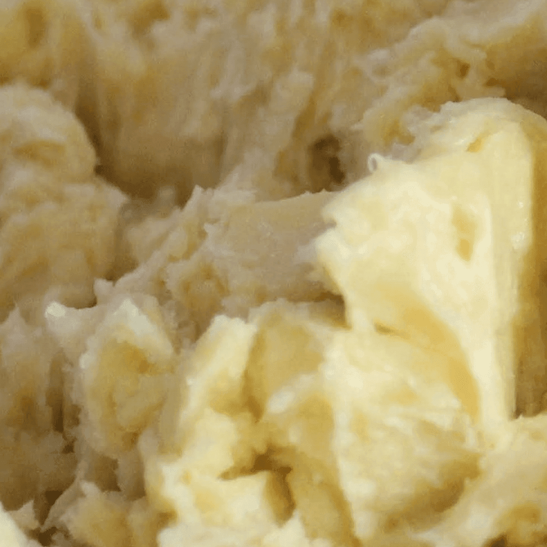 Nahaufnahme von unraffinierter Sheabutter
